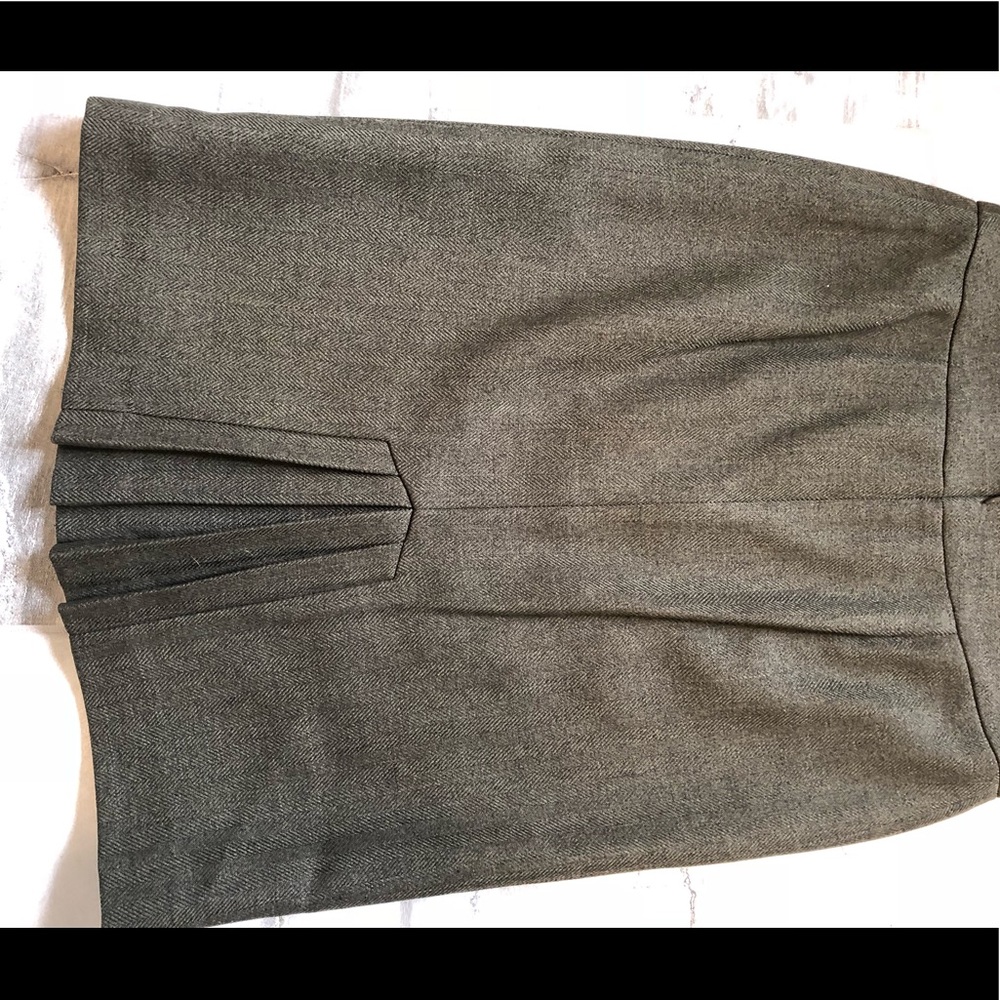 ➡️Antonio Melani green herringbone skirt. NWOT